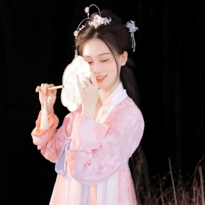 2025简单气质的女生头像