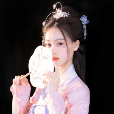 2025简单气质的女生头像