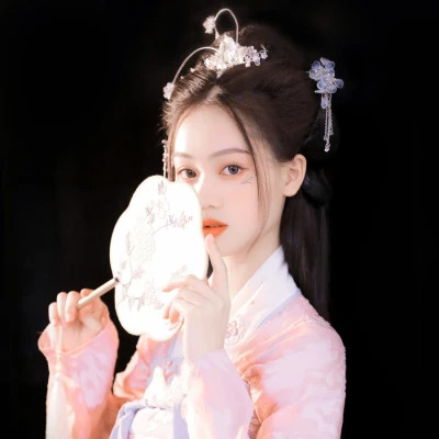 2025简单气质的女生头像