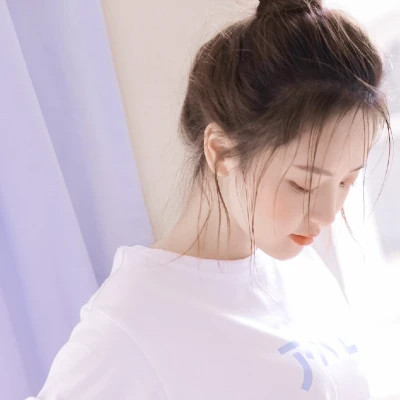 2025简单气质的女生头像