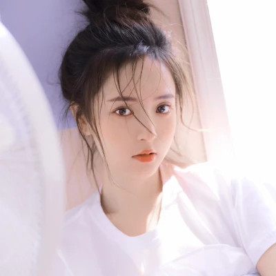 2025简单气质的女生头像
