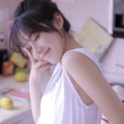 清新素雅简单女头像图片