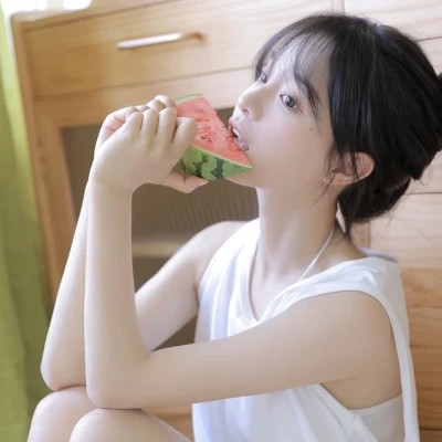 气质干净女生头像图片