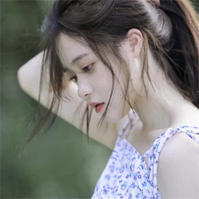 气质干净女生头像图片