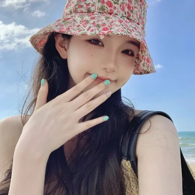 气质干净女生头像图片