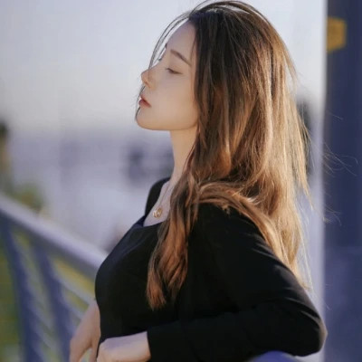 气质干净女生头像图片