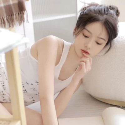 气质干净女生头像图片