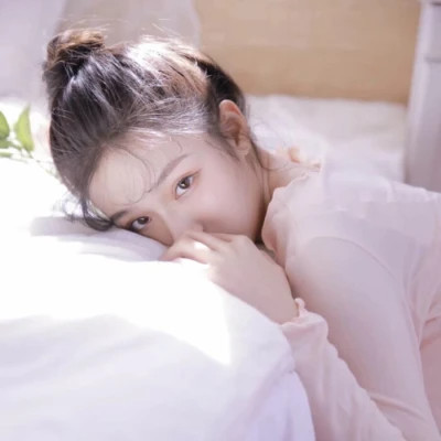微信头像女生清新知性图片