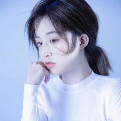 微信头像女生清新知性图片