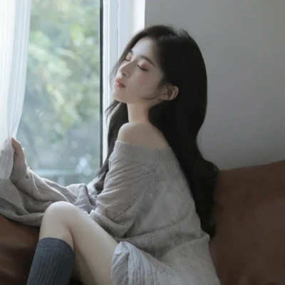 微信优雅知性女生头像