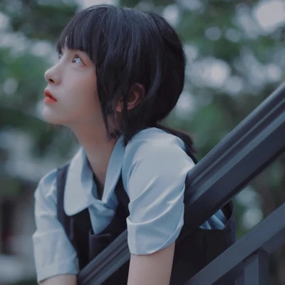 森系文艺女生头像高清