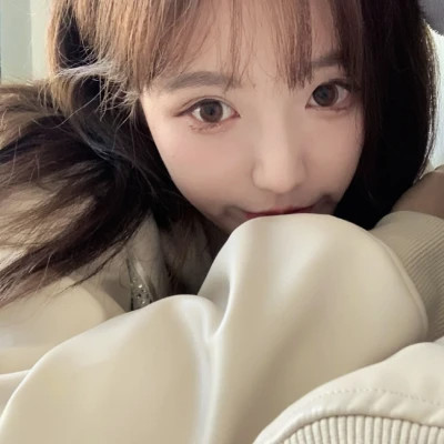 超稀有真人女生头像