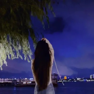 头像慵懒偏冷淡风小众女生