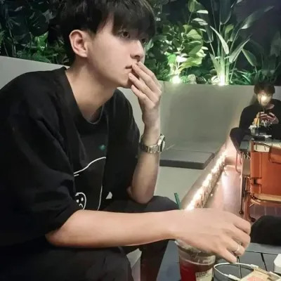 2025年帅气男生真人高清图片