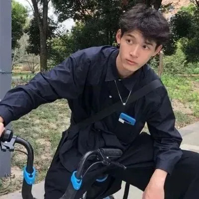 2025年帅气男生真人高清图片