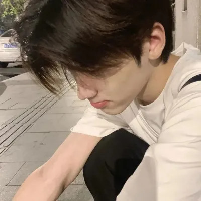 2025最新男生真人很酷的头像