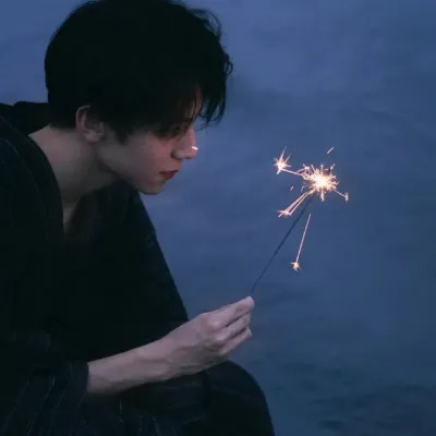 2025最新男生真人很酷的头像