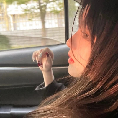 2025最火女生头像图片真人