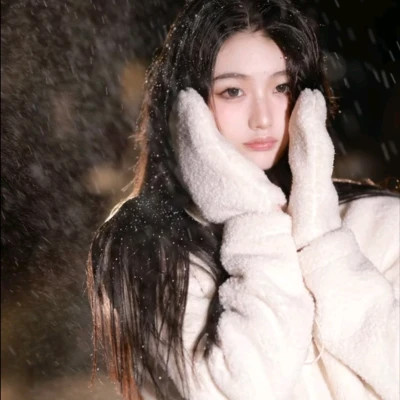 2025最火女生头像图片真人