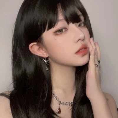 2025年女生真人版头像好看