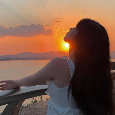 2025年女生真人版头像好看