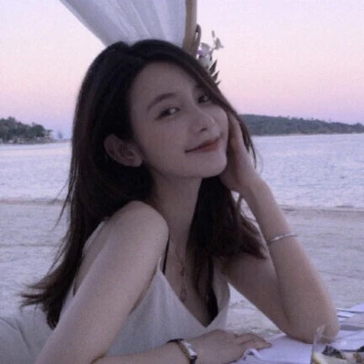 有颜有钱女生头像