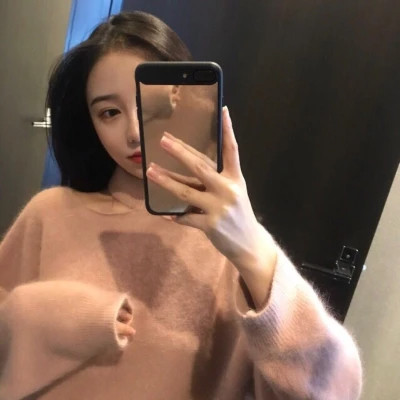 有颜有钱女生头像