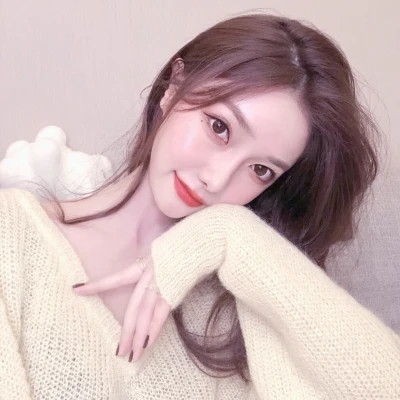 有颜有钱女生头像