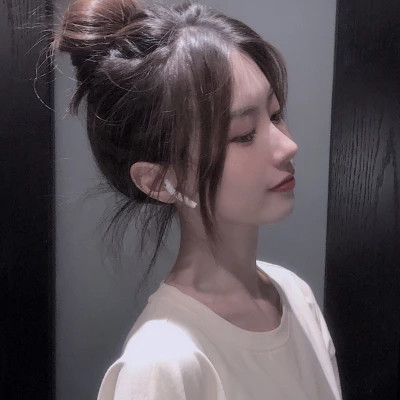 有颜有钱女生头像