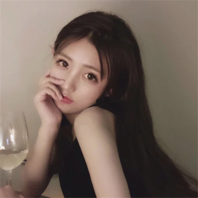 有颜有钱女生头像