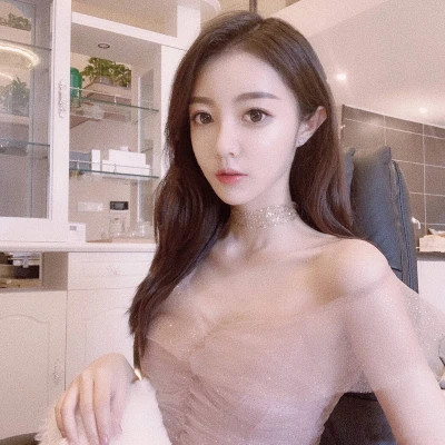 有颜有钱女生头像