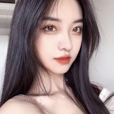 显得有钱的头像女