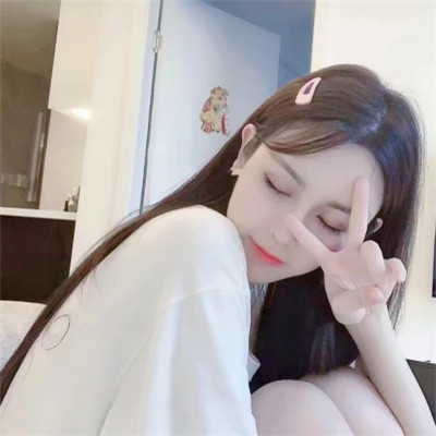 显得有钱的头像女