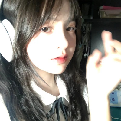 简单好看的青春头像图片女生