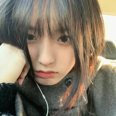 女生青春感十足的头像图片