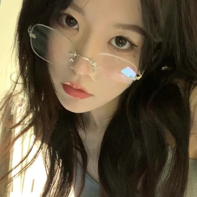 女生青春感十足的头像图片