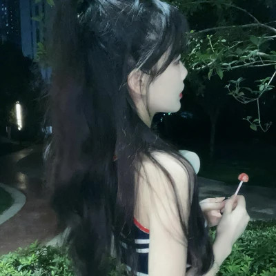 女生青春感十足的头像图片