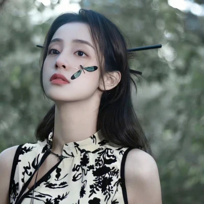 2025年最新头像图片可爱女生