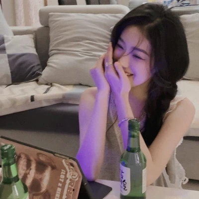 2025年最新款头像女生高清图片