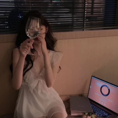 2025年最新款头像女生高清图片