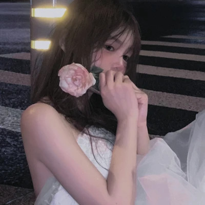 2025年火爆女生头像