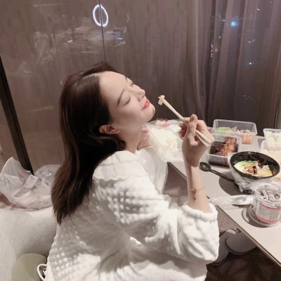 2025最新微信头像女生时尚图片