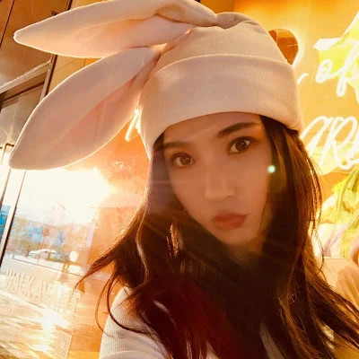 2025最新微信头像女生时尚图片