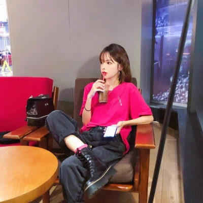 2025最新微信头像女生时尚图片