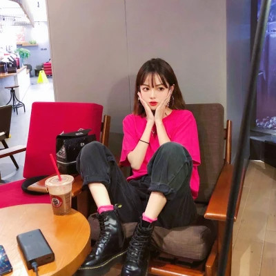 2025最新微信头像女生时尚图片