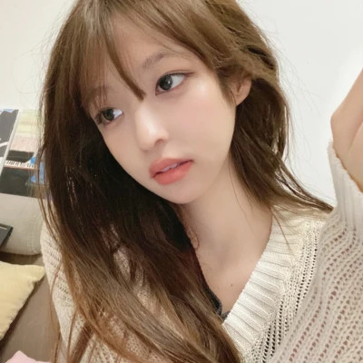 露脸女头像ins高级质感