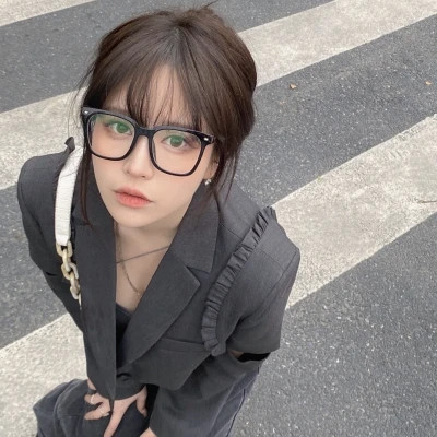清纯女头像ins高级质感