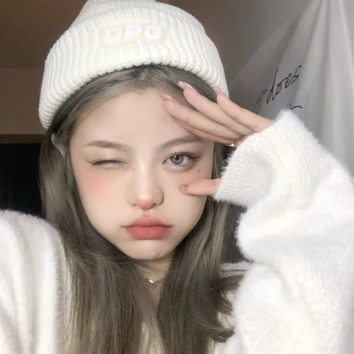 qq女生头像ins高级质感