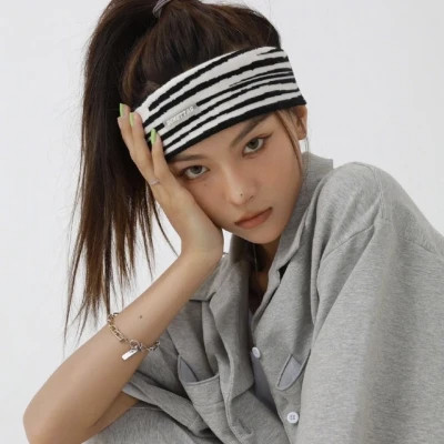 qq女生头像ins高级质感