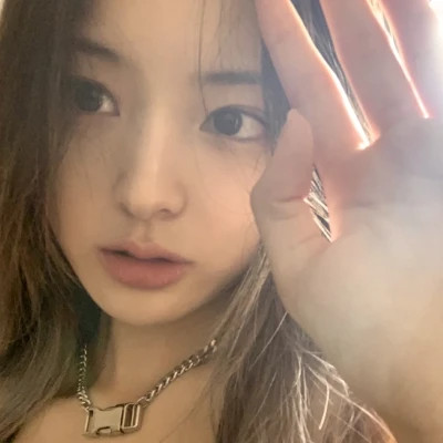 qq女生头像ins高级质感